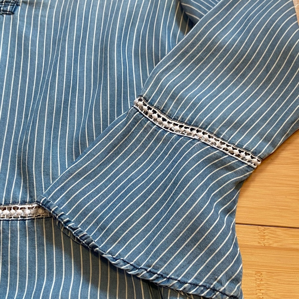 Time and Tru Blue Pinstripe and Lace Blouse Bell Sleeves Size Small - Picture 5 of 9